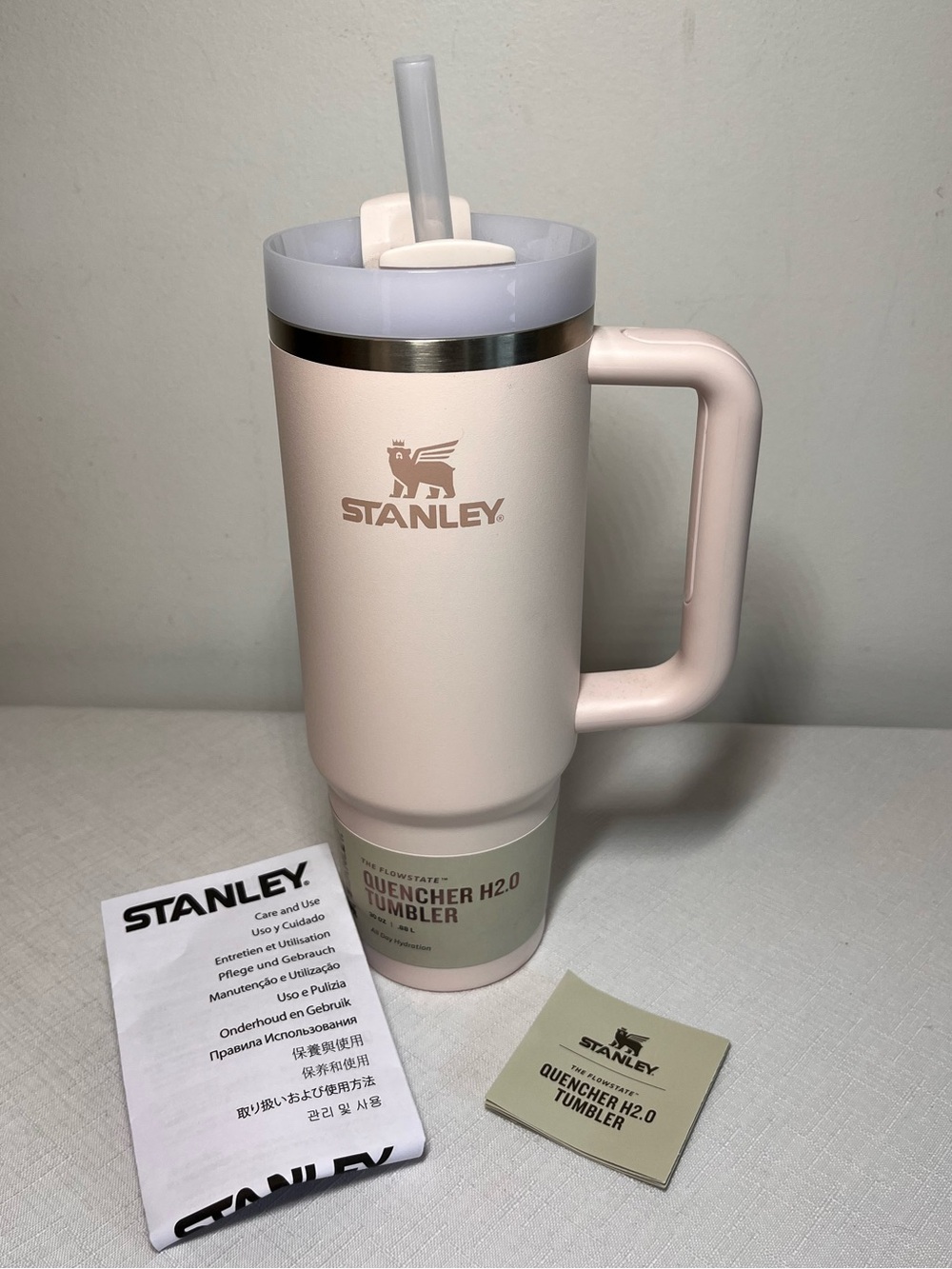 Stanley Pink Quencher H2.0 Tumbler with Handle. 30 oz
New
